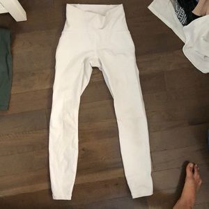 White lululemon cropped yoga pants